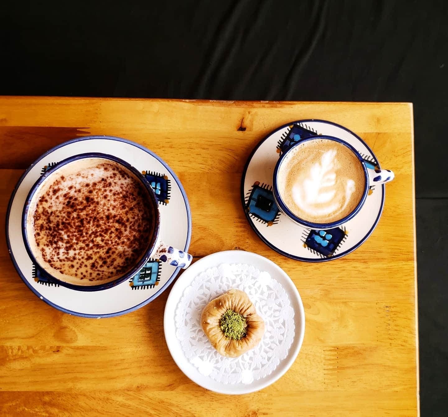 Deux lattes et un baklava